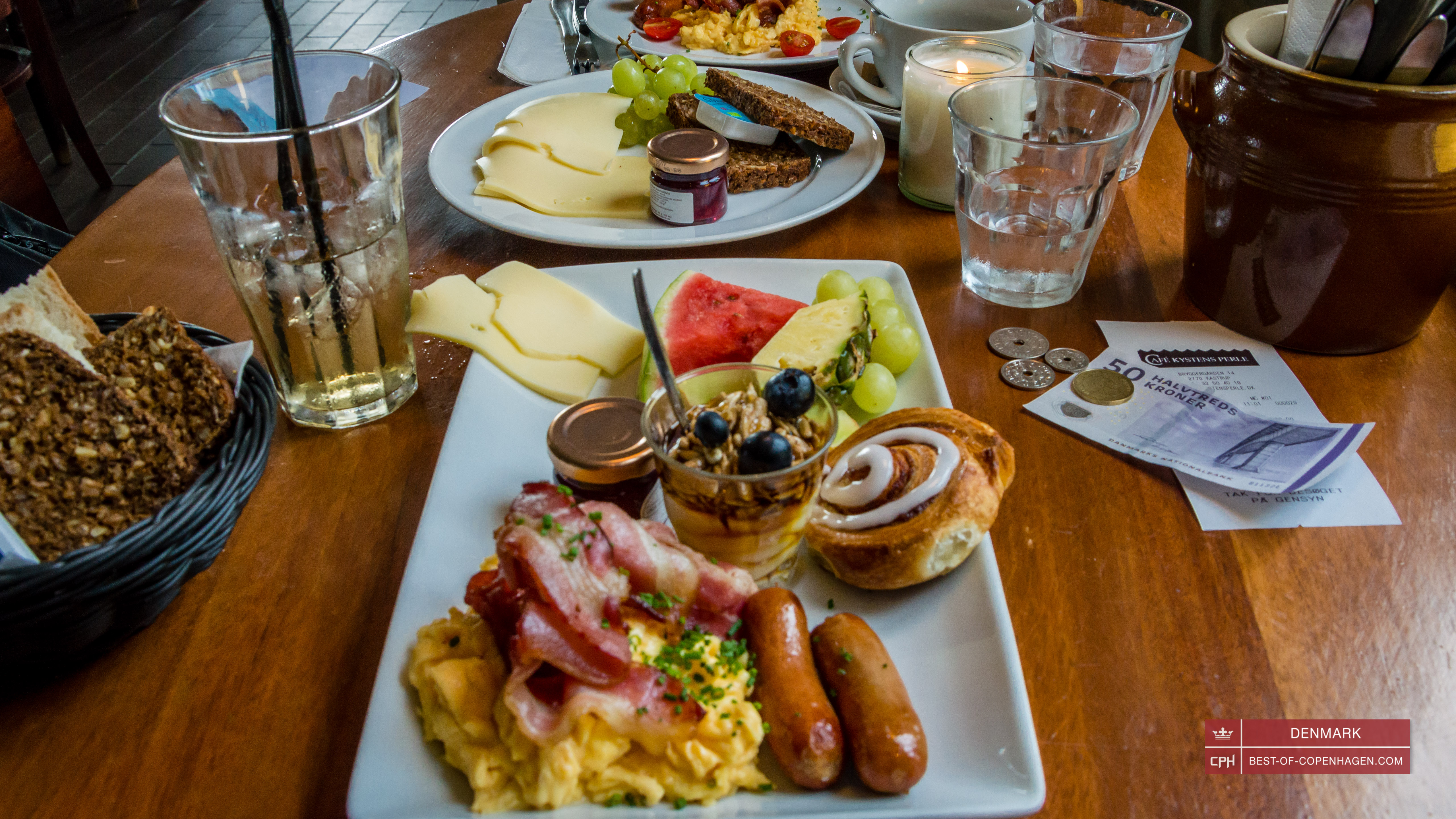 Сніданок в Данії «Morgentallerken», бар «Café Kystens Perle», Копенгаген, Данія