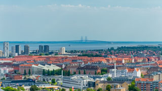 Podul Oresund, vedere de pă săgeata Bisericii Hristos Mântuitorul, Copenhaga, Danemarca